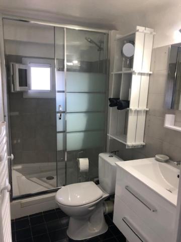 Le Petit Saint Clair Apartment Тригaнс Екстериор снимка
