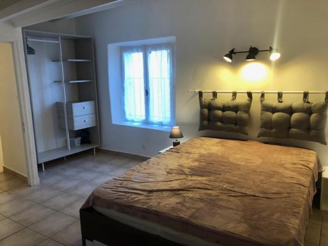 Le Petit Saint Clair Apartment Тригaнс Екстериор снимка