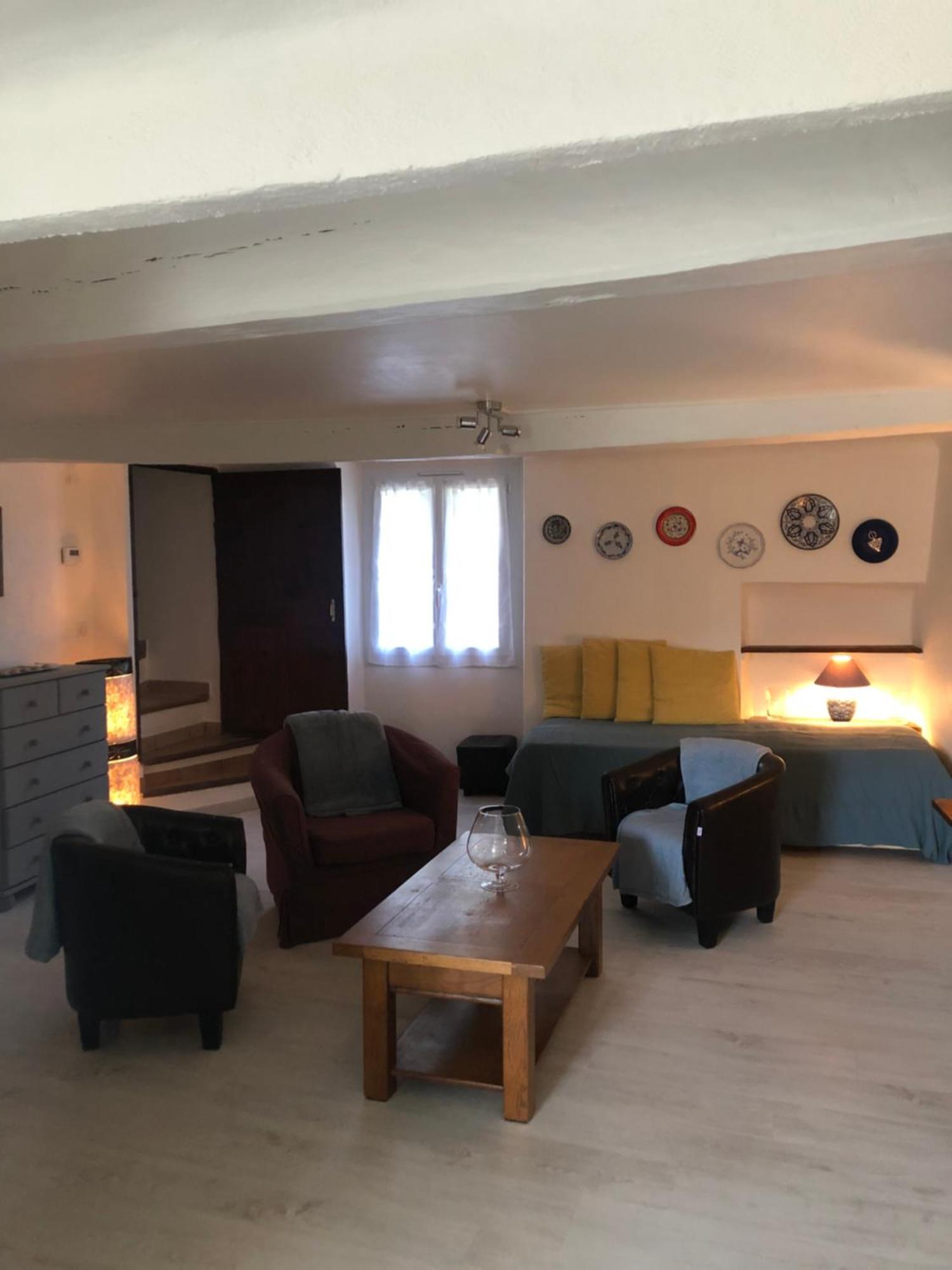Le Petit Saint Clair Apartment Тригaнс Екстериор снимка